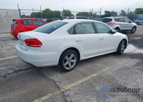 2013 Volkswagen Passat 2.5L Se z USA, uszkodzony, nr VIN 1VWBH7A32DC137901
